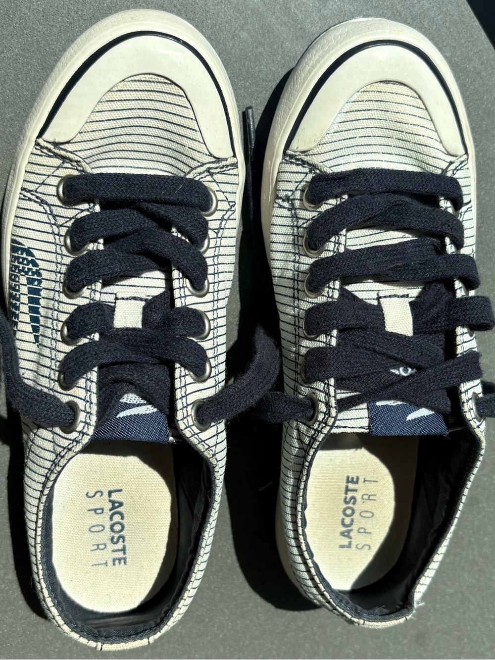 Lacoste Low-Top Pinstripe Canvas Sneakers with Crocodile Graphic size 6